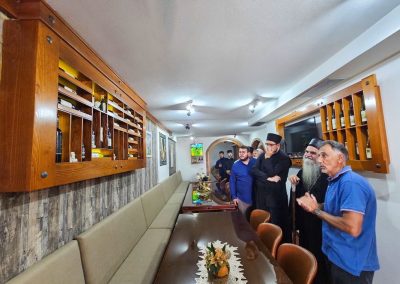 Episkop kruševački Gospodin David i Milomir Milosavljević u Vinariji Vila Vina Milosavljević