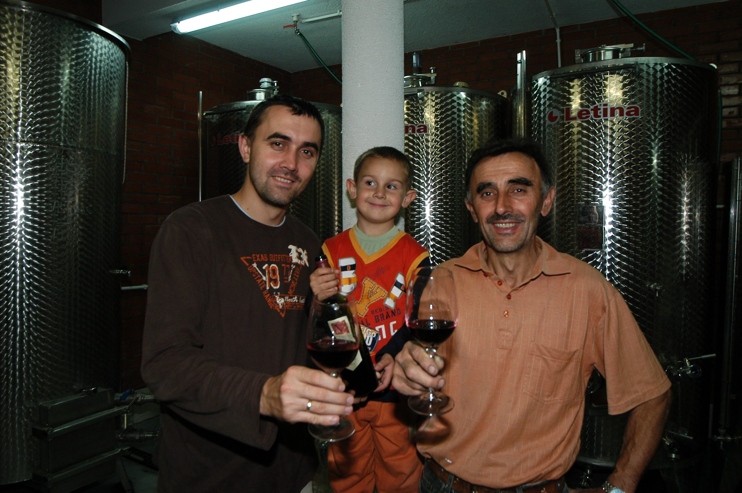 Dragan , Branko i Milomir Milosavljević u Vinariji
